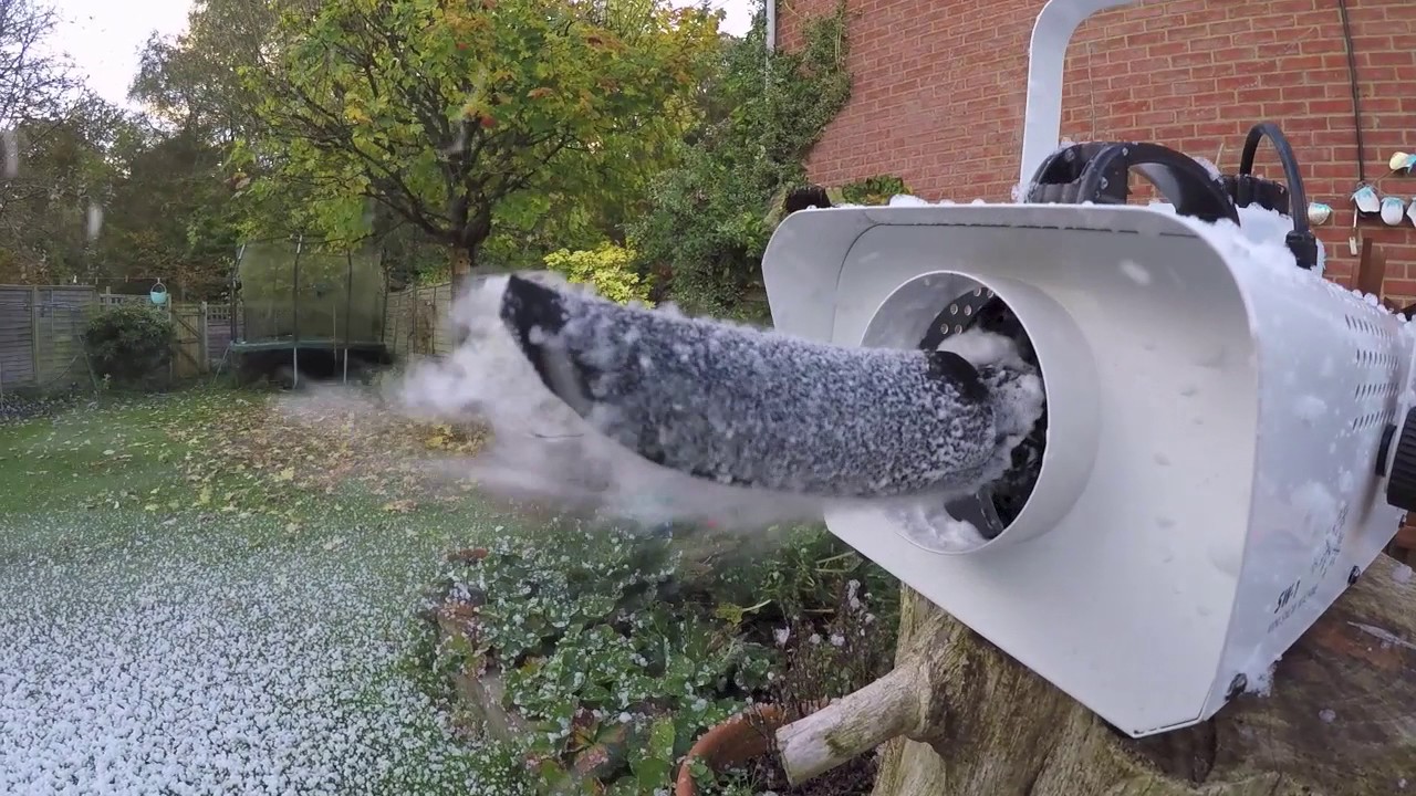 Let it Snow, Let it Snow! QTX SW-1 Mini Snow Machine