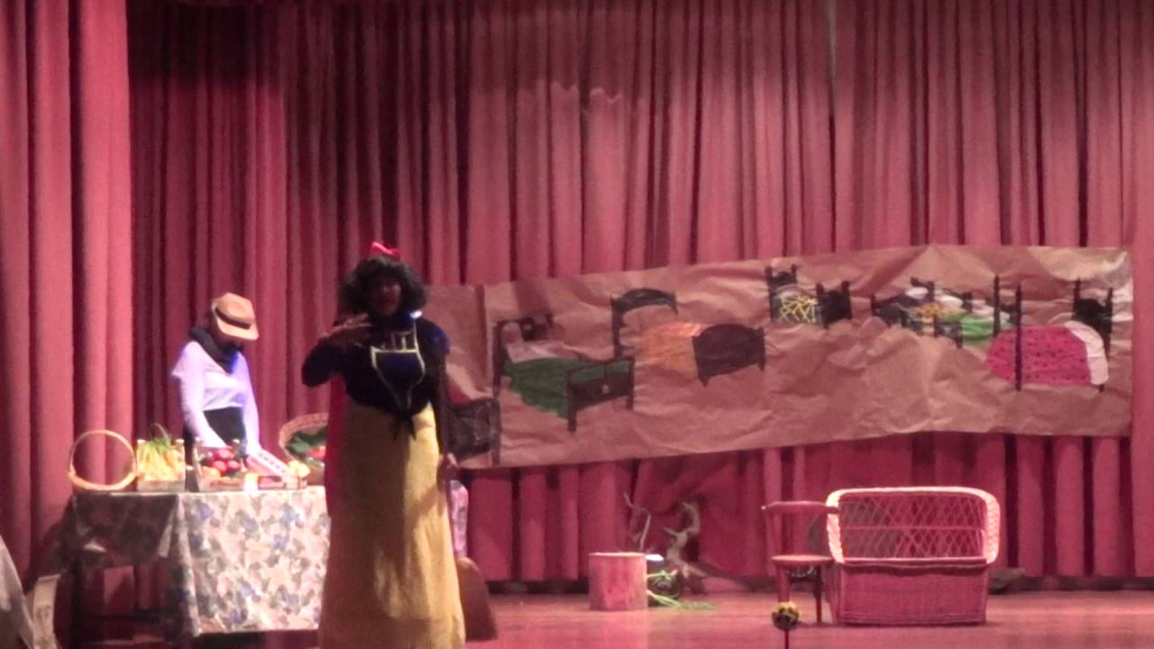 Blancanieves y los siete enanitos  en el Colegio Santo Domingo de Guzmán