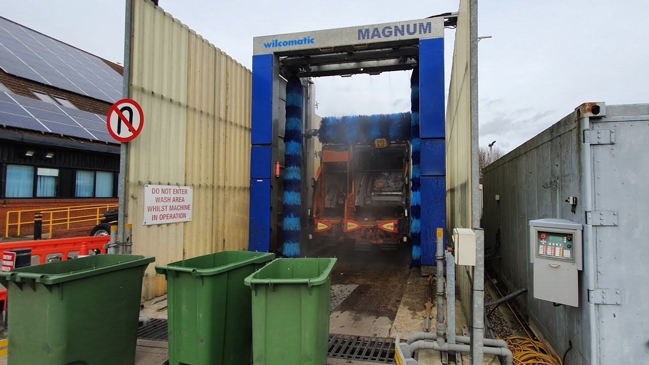 Bin Man/Refuse Collector/HGV/Truck/Lorry Driver POV #5