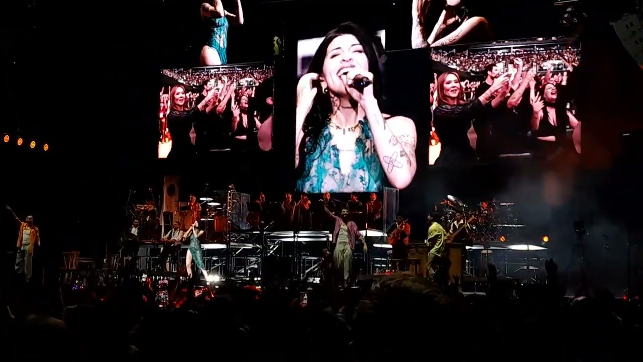 Cazzu movistar arena 28 feb 2026 con otra en vivo buenos aires