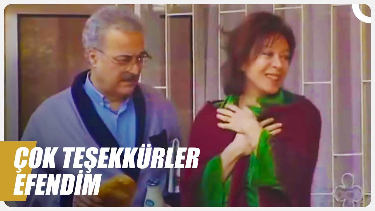 Ayla Hanım, Cenap Bey ile Flörtleşiyor! | Bizimkiler