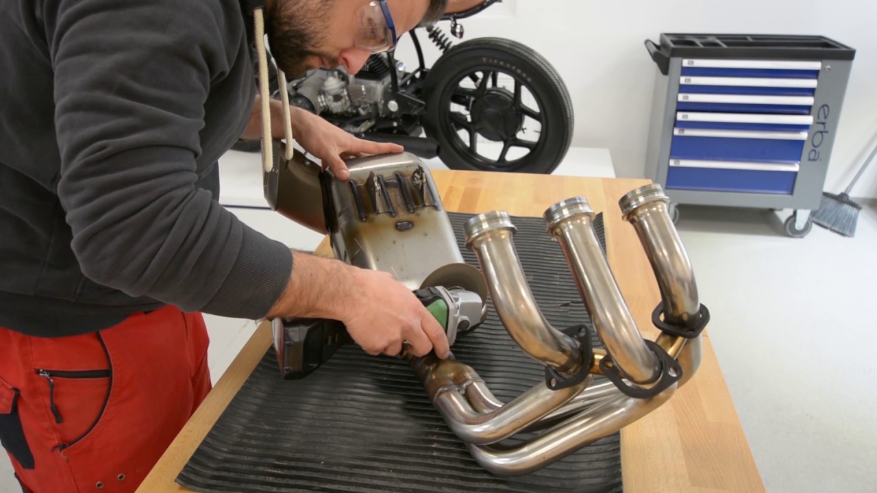 Scorpion exhaust installation on Yamaha Tracer 900 2019 original vs. Scorpion pure sound