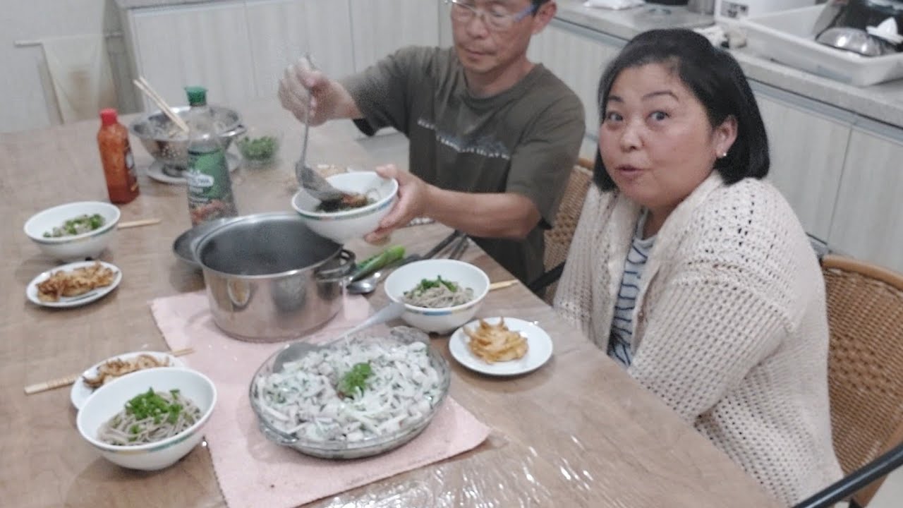 VOCÊ JÁ COMEU CEVICHE PERUANO? e pra acompanhar fiz sopa japonesa SOBÁ e TEMPURÁ DE CEBOLAS