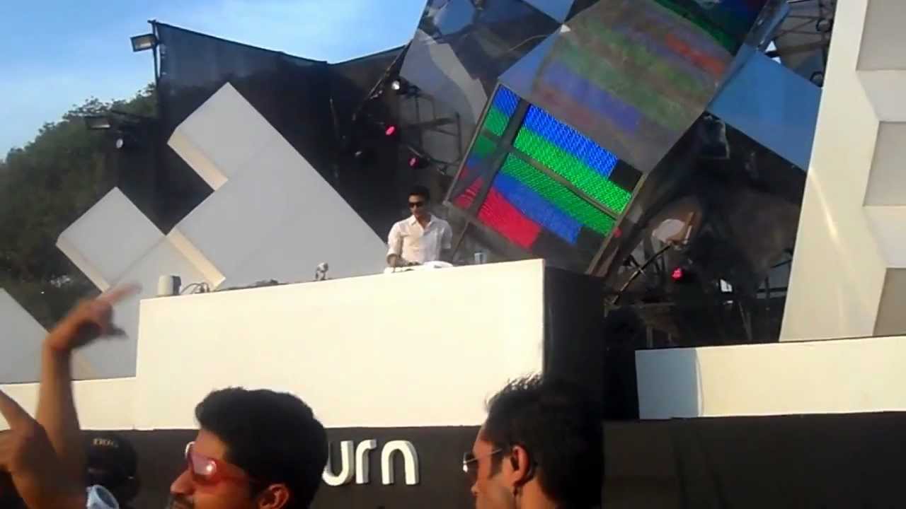 Sunburn Goa 2012. Day 2. Anish Sood @ Cubezoid
