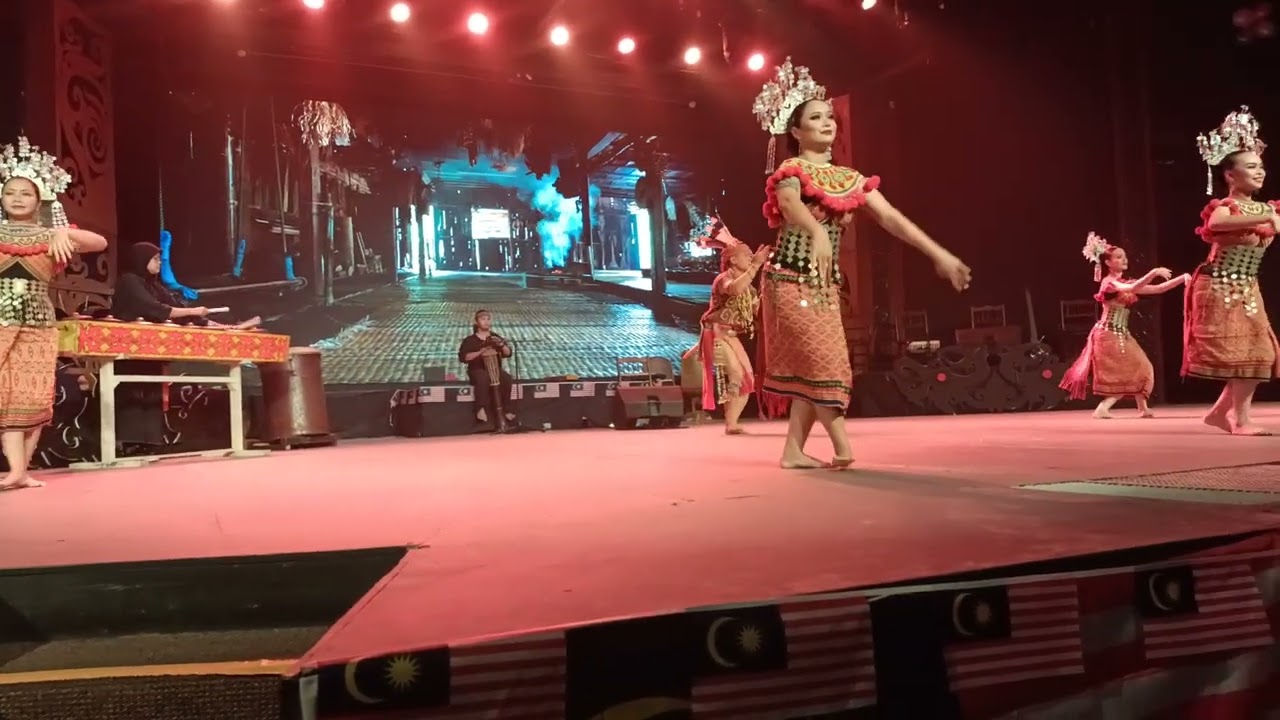 #kampungbudaya Sarawak..Ngajat Ngalu Pengabang..