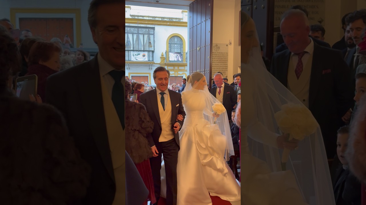 Entradas de novios en su boda con ESENCIA FLAMENCA #wedding #boda #musica #weddingdress