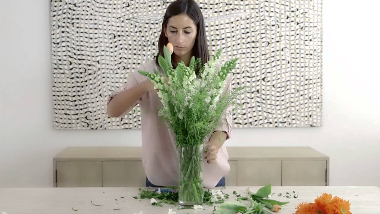 How to arrange Tulips & Snapdragon with Vase