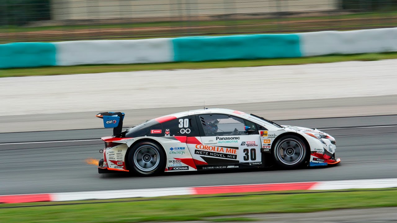 Toyota Prius GT300 V8 Pure Sound - Fly Bys , Downshift at Sepang International Circuit