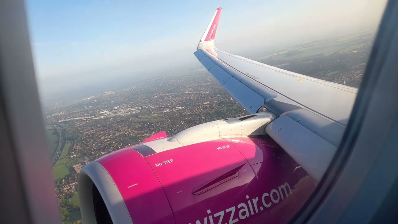 Wizz Air A321 NEO Departing London Luton