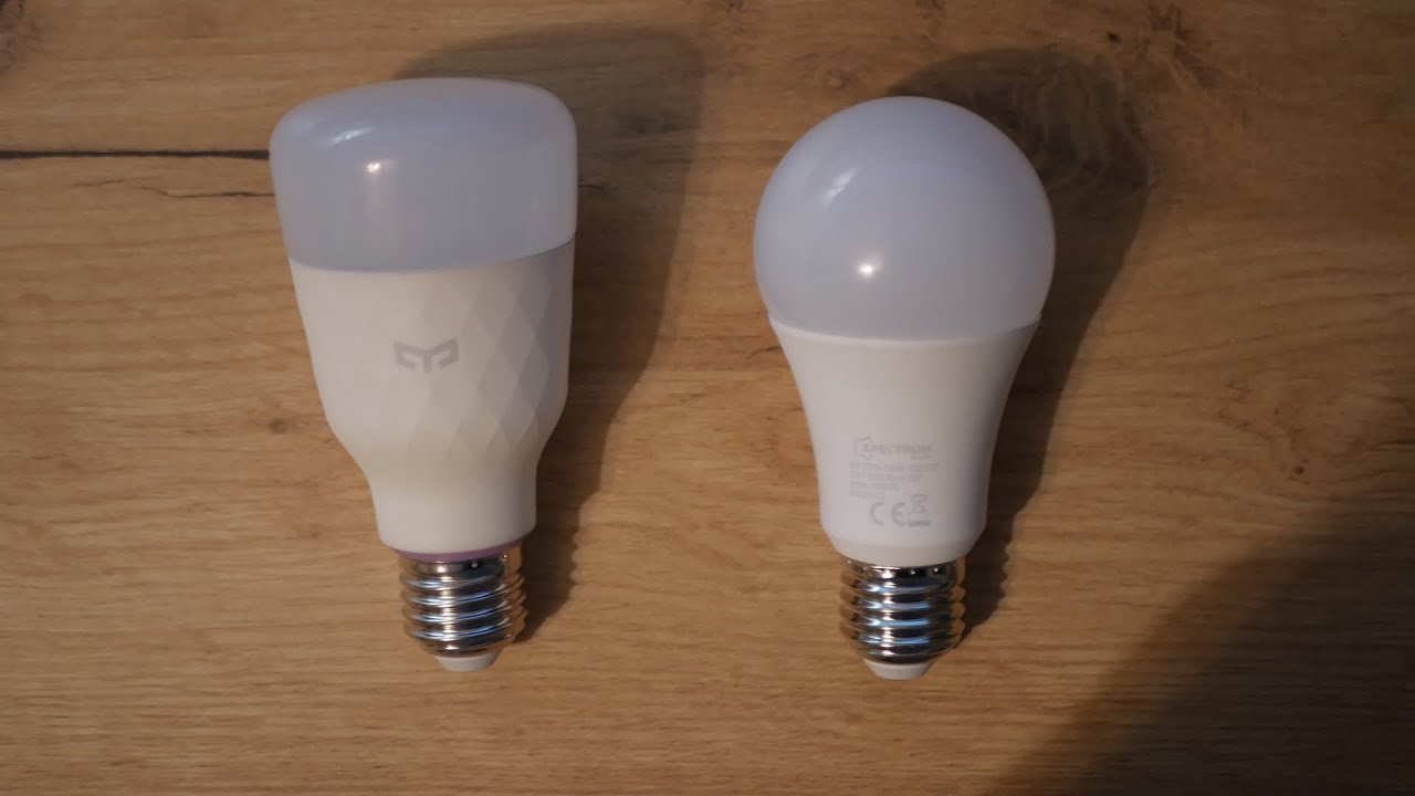 Spectrum SMART LED RGB CCT 850lm  vs  Xiaomi Yeelight 2 Color 800lm