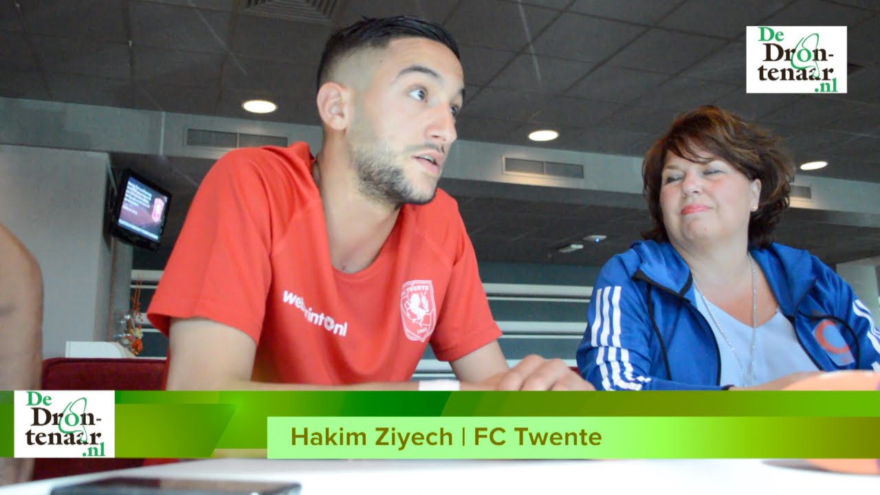 Hakim Ziyech in gesprek met jongeren uit Dronten
