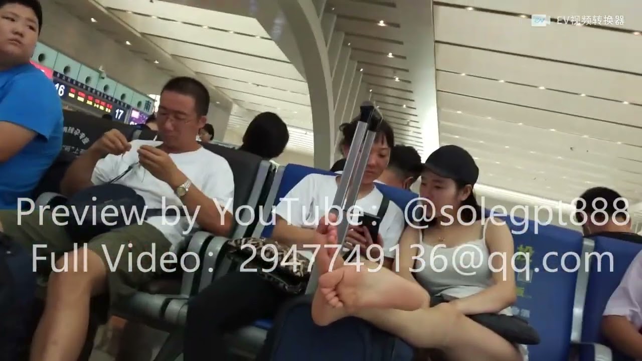 Candid Feet and Sole Chinese Girl full video 2947749136@qq com 5