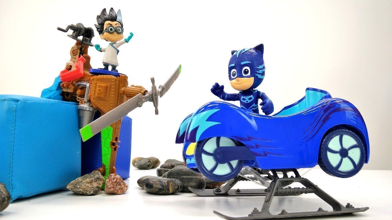 PJ Masks Super Pigiamini giocattoli. Romeo ha un nuovo piano.Video e giochi per bambini