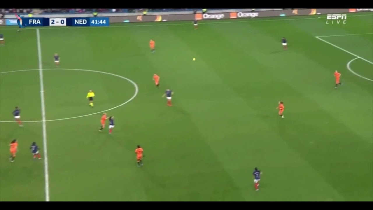 Jackie Groenen defensive work vs France.
