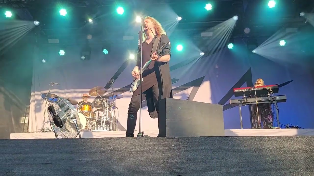 Anssi Kela: Nummela / Levoton tyttö live Allas Seapool 26.7.2025
