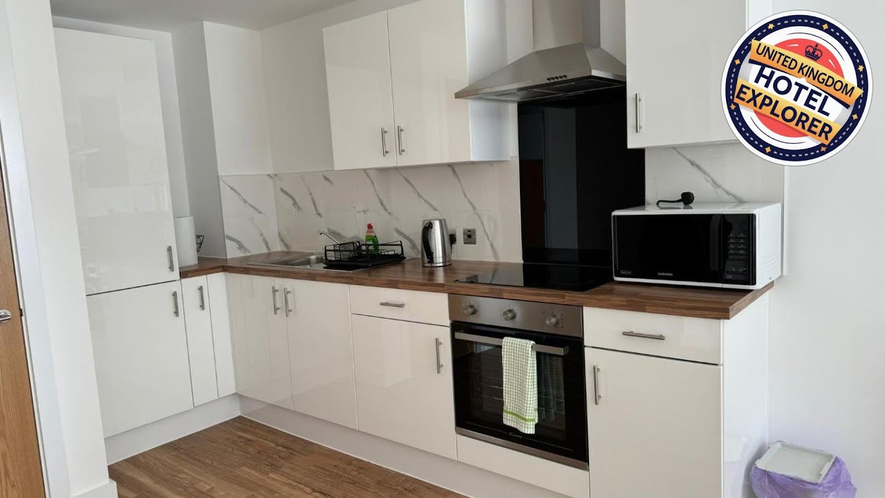 NEW Penthouse height Flat, City View Balcony, Free Gym & More Minimalistic Home | United Kingdom ⭐