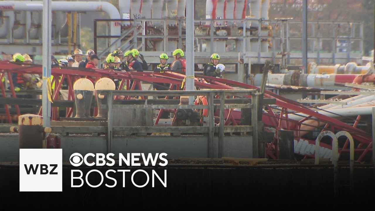 2 people killed in crane collapse in Everett