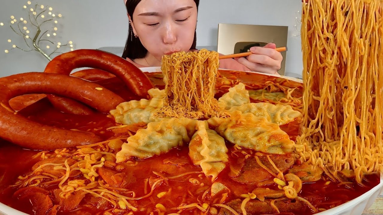 ASMR 더워질수록 뜨겁게 땀흘려야죠🥵 라면사리 필수! 만두부대찌개 리얼먹방 :) Budaejjigae MUKBANG