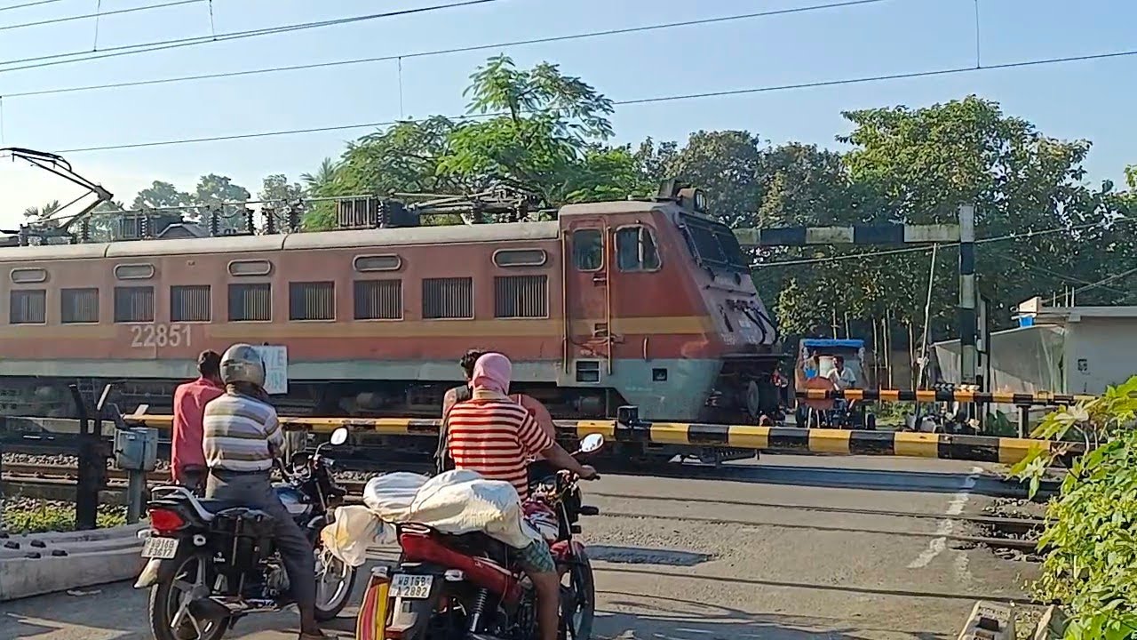 Jangipur Mail Express Balagarh Station Railgate Train Train. ###