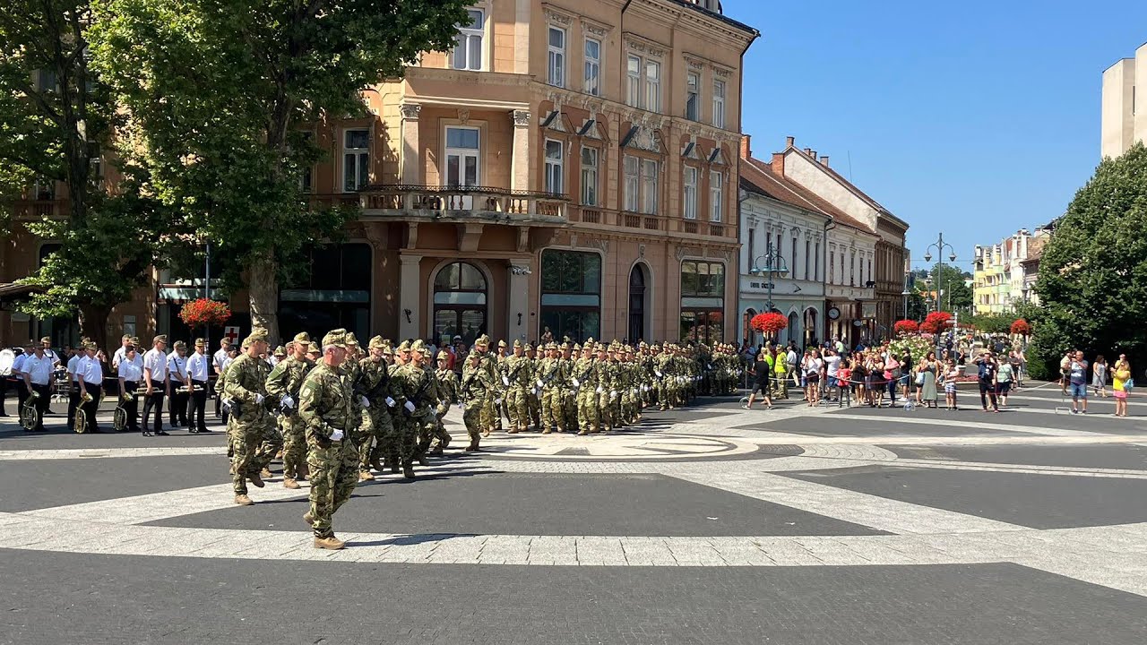 Eskütétel a Kossuth téren