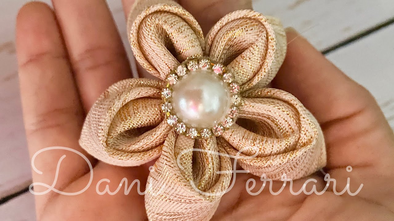 COMO FAZER FLOR DE FITA - PASSO A PASSO - RIBBON FLOWER - Dani Ferrari.