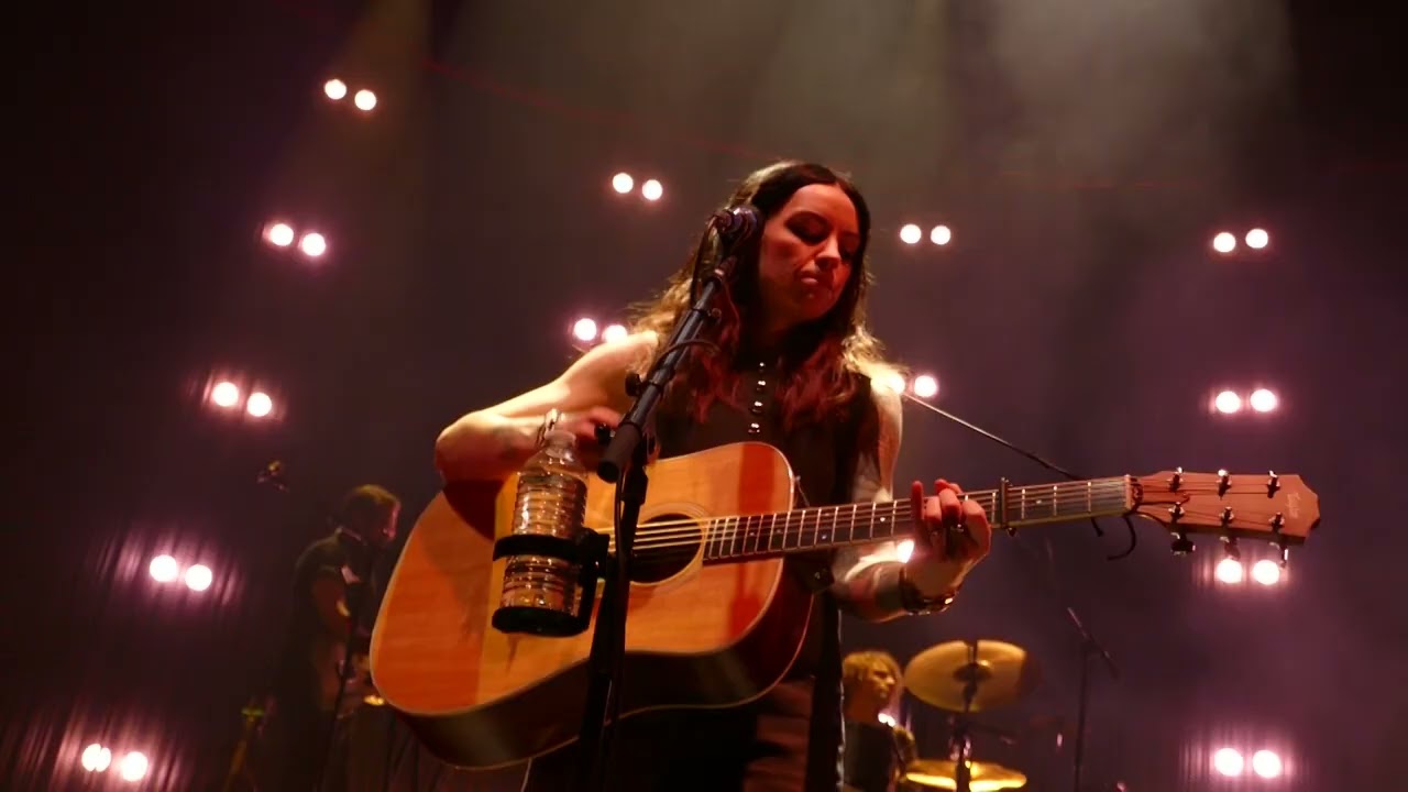 19 - Amy Macdonald - Let's Start A Band -  Eventim Apollo - 20 - 11 - 25