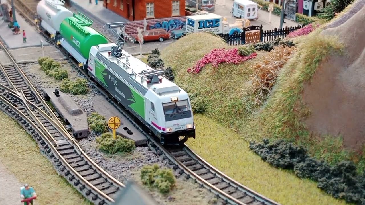 Renfe 253 from Arnold with sound, N scale.
