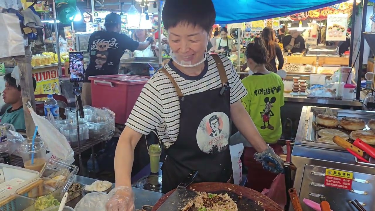 เบอร์เกอร์หมูพะโล้ 3ชั้นพริกหั่นกระเทียมซอย