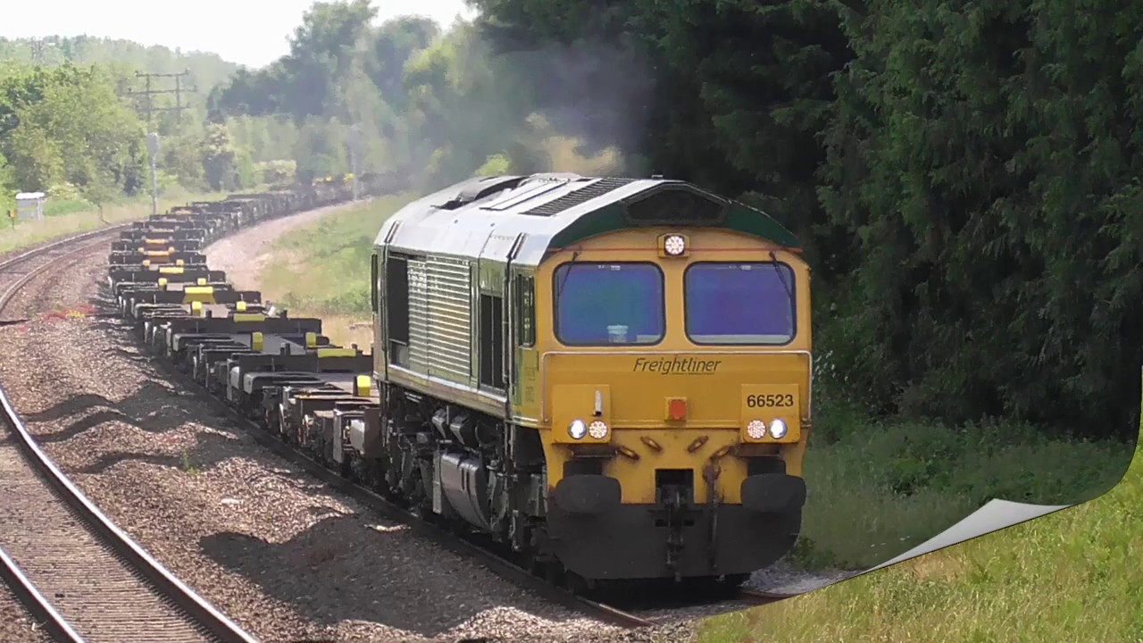 Trains at Kennington Railway Bridge (CVL, WR) - 01/06/2020