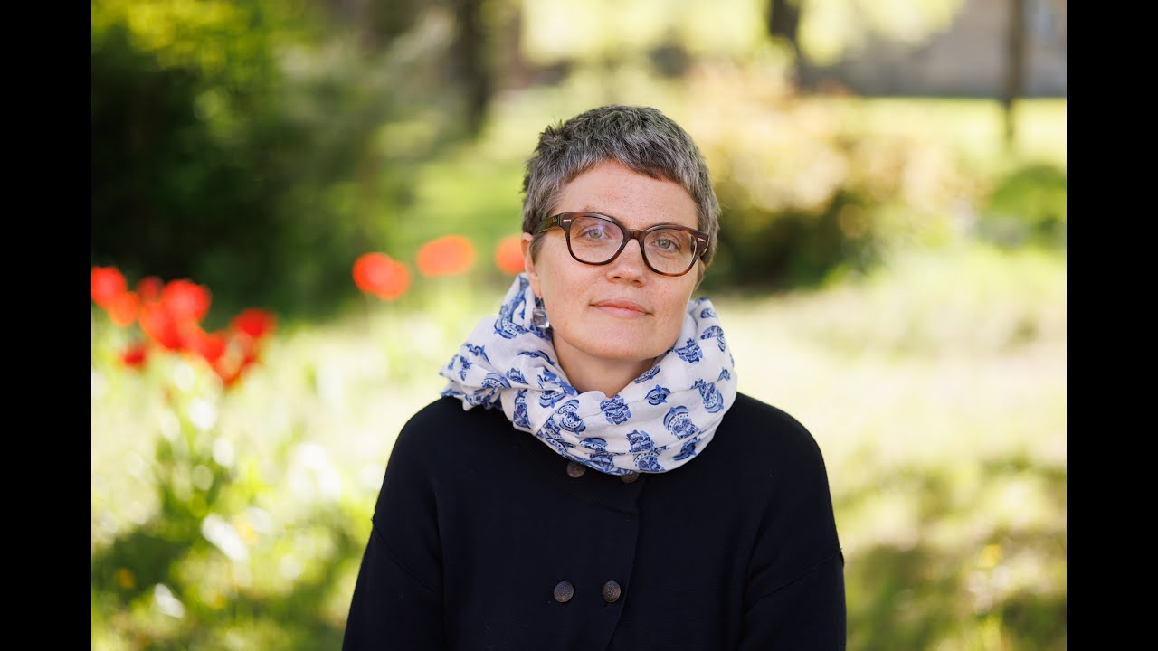 Inga Gaile: viņa pieceļas, nostājas un runā