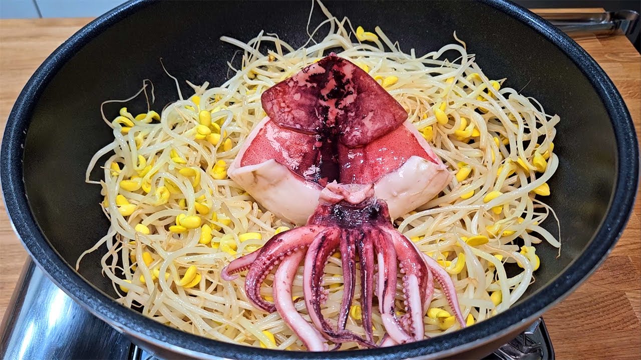 콩나물에 오징어를 넣고 쪄보세요 기가막힙니다