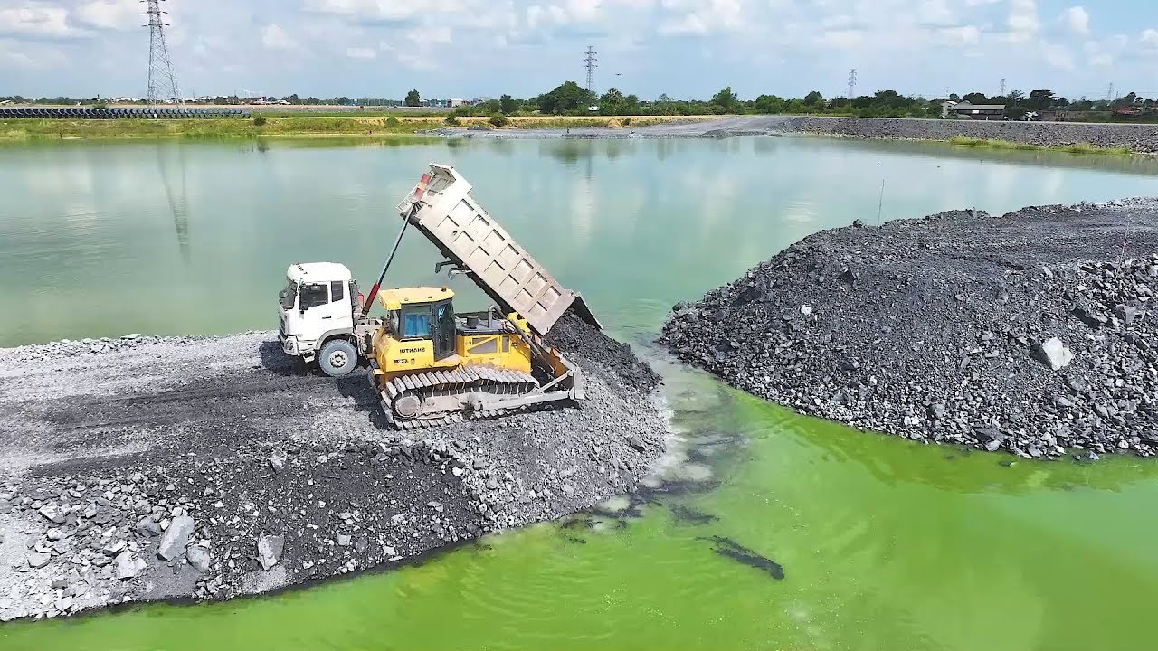 Incredible Motion: SHANTUI Bulldozer & SHACMAN Truck Shaping the Future!