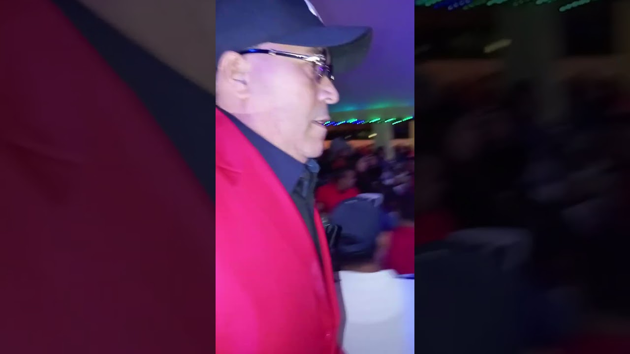 El Doble De Fernando Villalona Llegando a la Fiesta de Asociación de Productores de Huevos en Moca