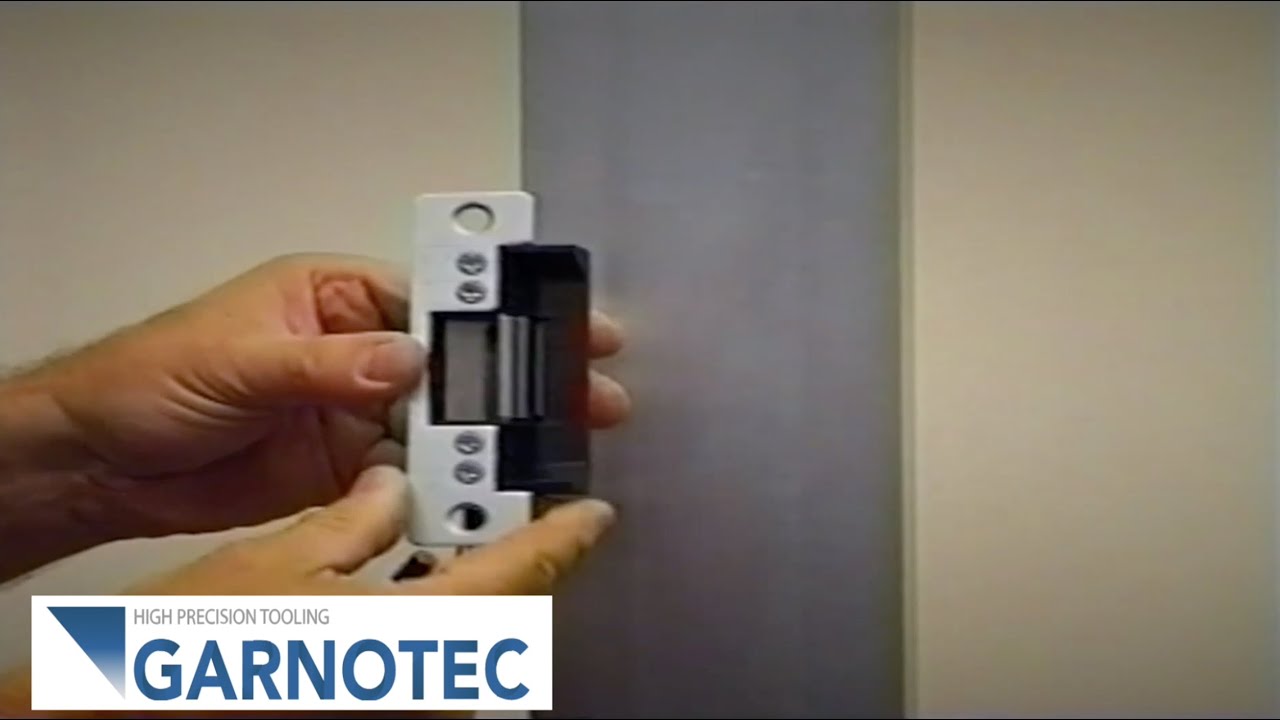 Elektrisch slot in een aluminium deur frezen  ~ type CMTJIG2