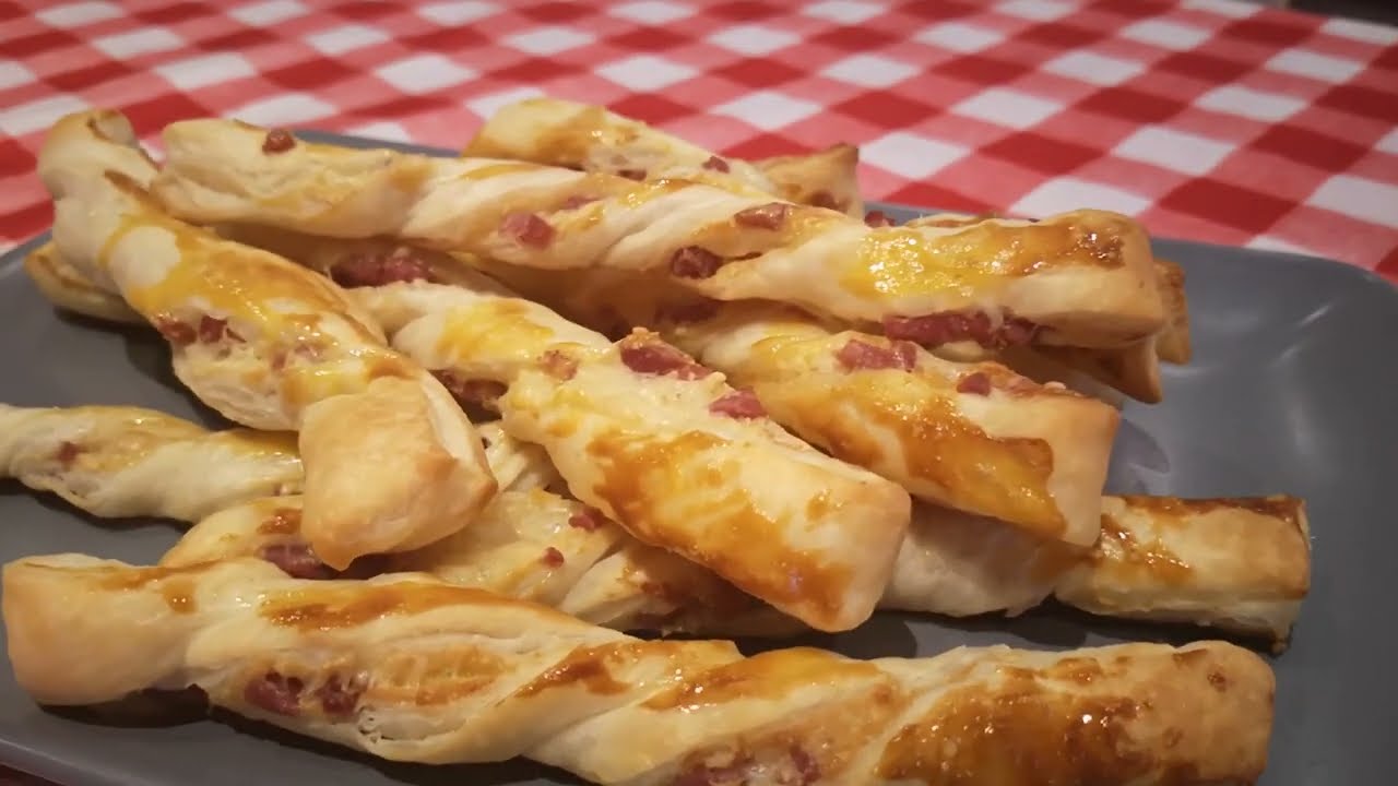 Grissini di pasta sfoglia al salame | semplici e velocissimi