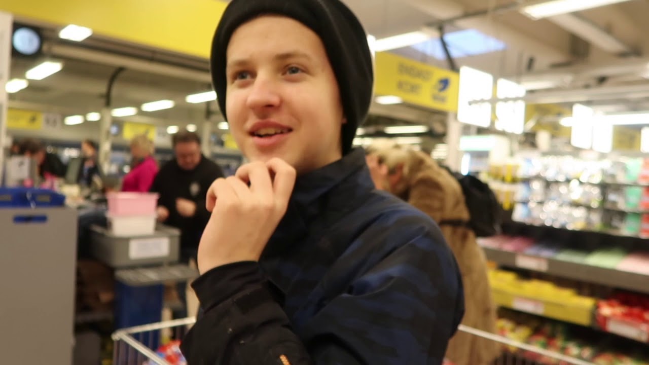 Gekås och träffar Pyroboy