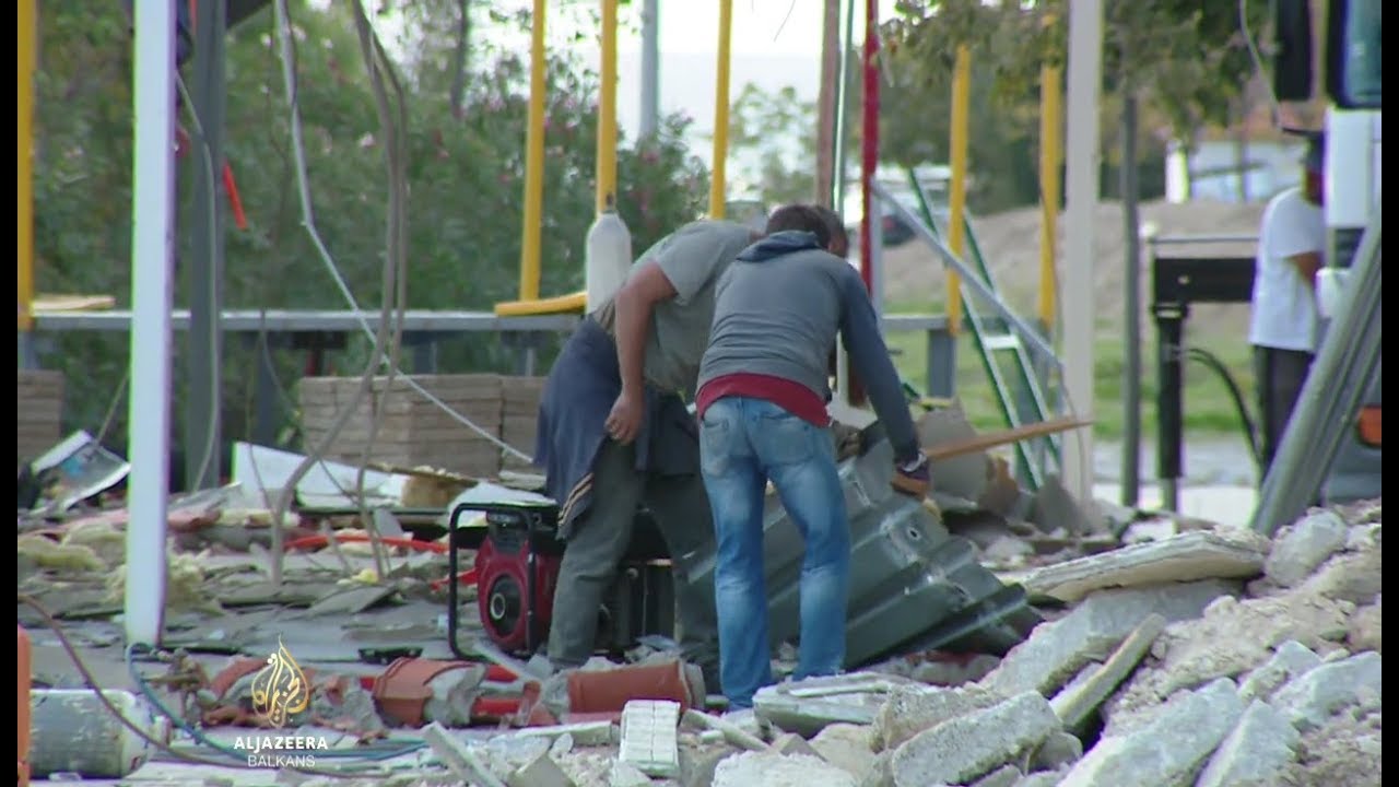 Rušenje nelegalnih objekata na splitskoj plaži