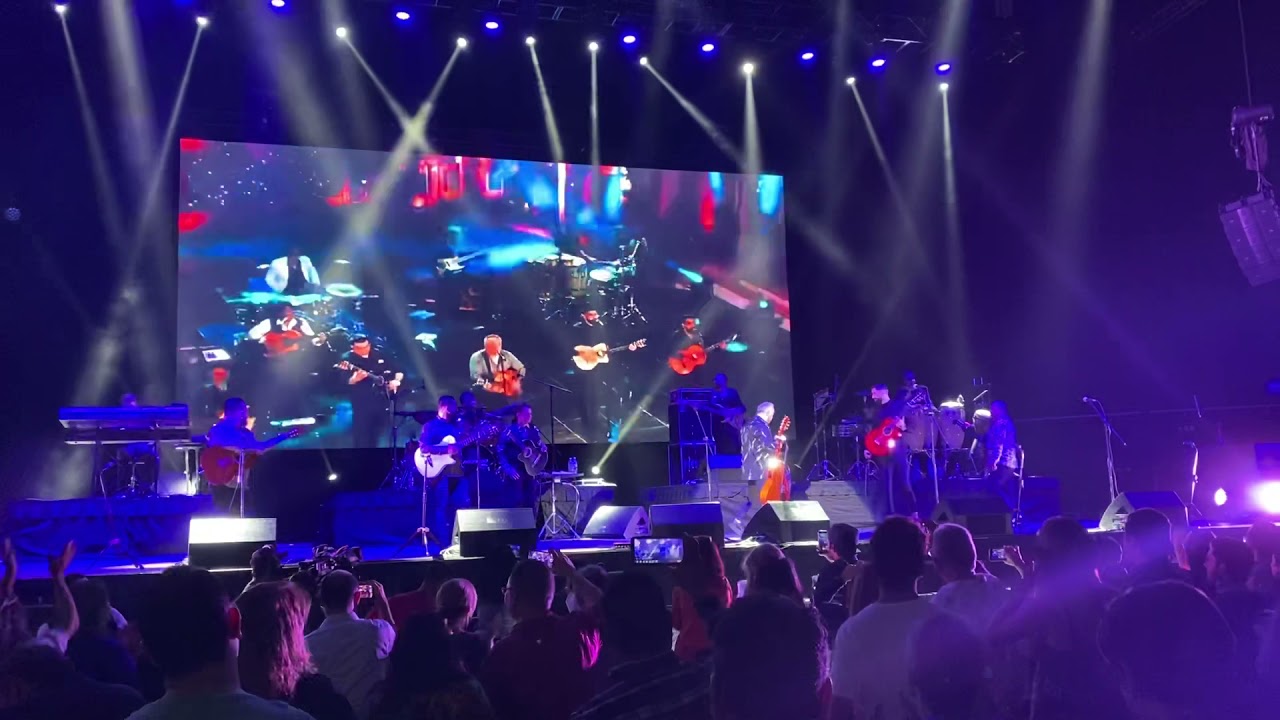 Bamboleo - Gipsy Kings by André Reyes ( Arena Monterrey 2021)