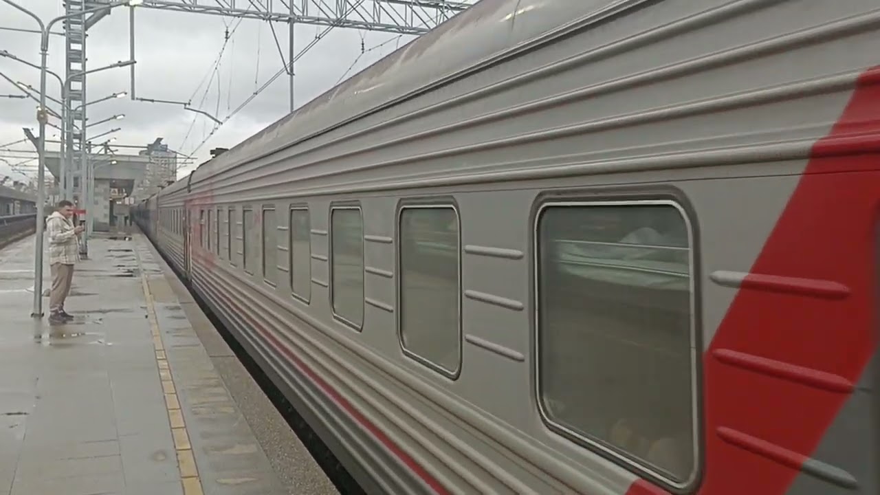 Отправление поезда 177/178 СПб-Симферополь с Курского вокзала под тягой ЭП2К-156 