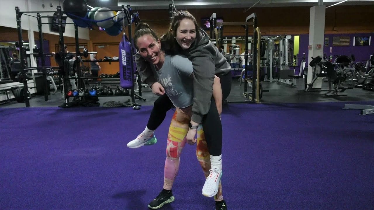 6 ft Female Piggyback ride 6 ft Katie for 5 minutes at the Gym | Iv Been Banned from the Gym 😔