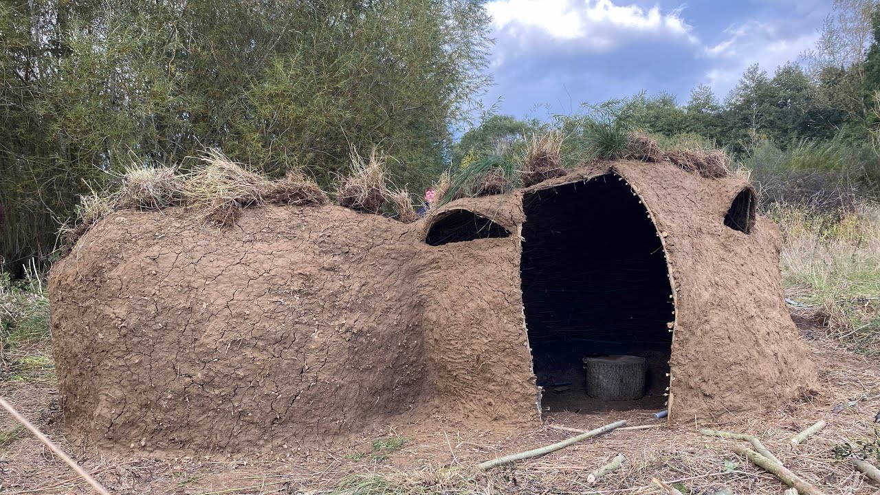 Building A Clay Bushcraft Survival Shelter