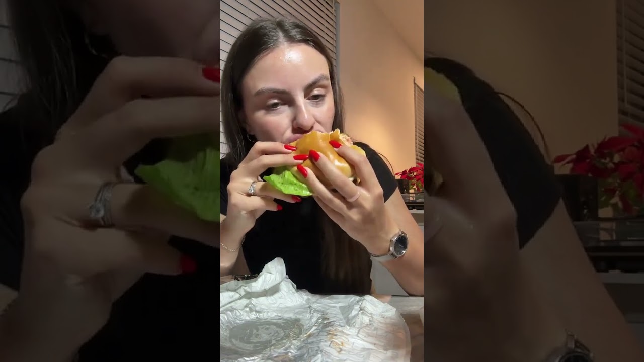 Пробую Wendy&rsquo;s #еда #распаковка #мукбанг #обзор #анпакинг #пробую #фастфуд #бургер #ем #сша #америка