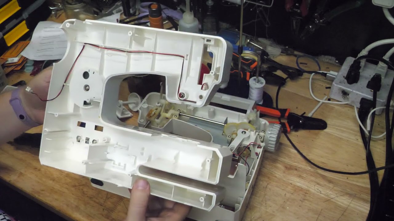 Singer Tiny Tailor Inspection