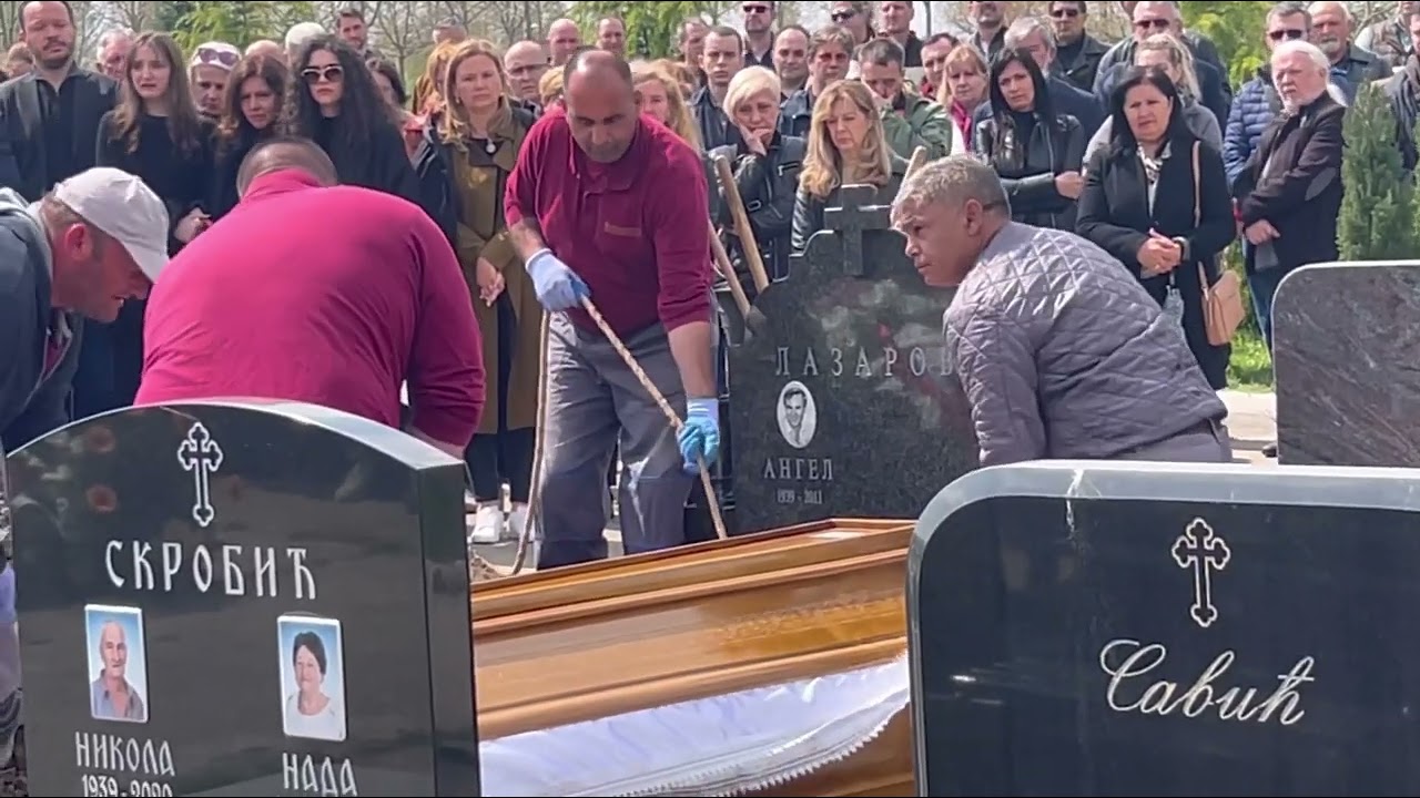 SAHRANA BOJANA LAZAROVA! Jezive scene sa groblja! “SINE ZASTO SI ME OSTAVIO”