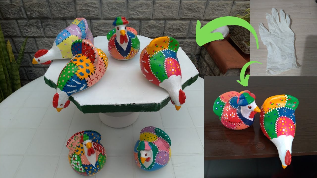 GALINHAS FEITAS COM LUVAS DESCARTÁVEIS COM PINTURA PATCHWORK