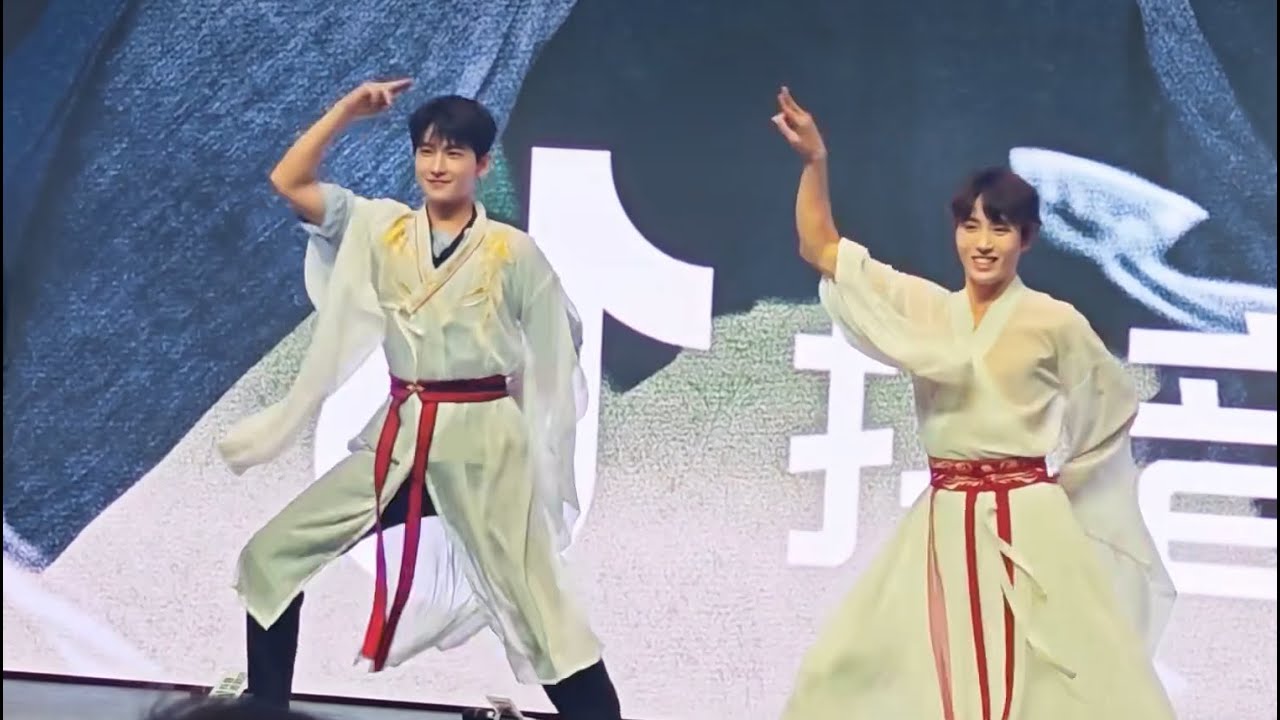 《凡人修仙传》杨洋跳舞还是太权威了，不够看真的不够看~ #杨洋 #yangyang #凡人修仙传 #actress  #actor #live