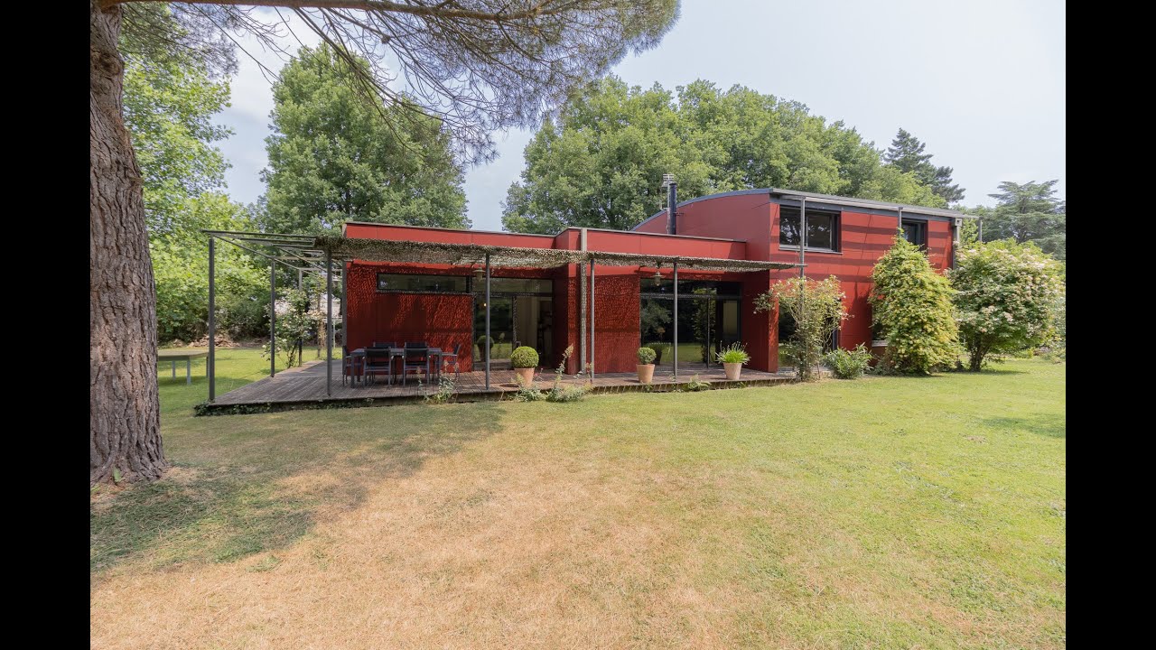 MAGNIFIQUE CONTEMPORAINE DANS UN CADRE IDYLLIQUE