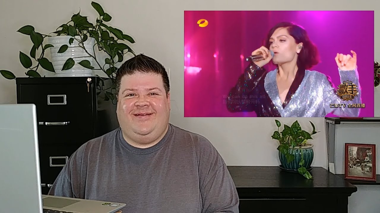 Voice Teacher Reacts to Jessie J - Domino