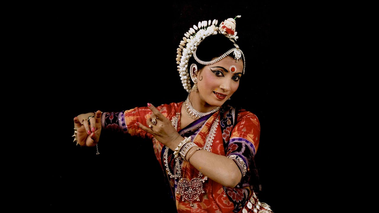 Mangalacharan -Saraswathi Vandana - performed by Dipanwita Roy