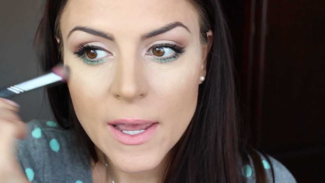 Spring Makeup- Pop of Mint-Brunette Beauty Blogger